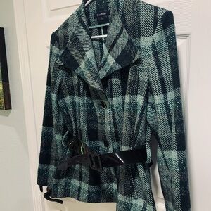 Shaped plaid blazer with belt! Great with jeans/skirts or as a jacket